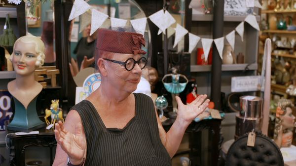 Celebrity Antiques Road Trip - Jo Brand and Kerry Godliman