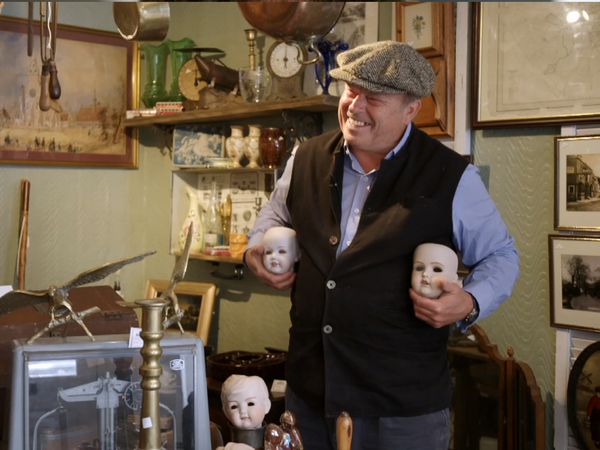 Celebrity Antiques Road Trip - Peter Gunn and Melanie Hill