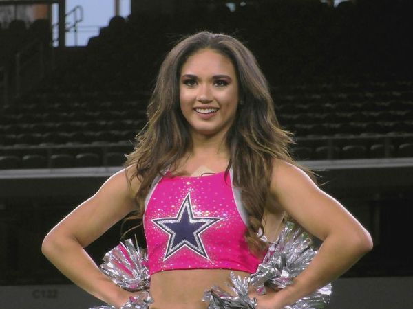 Dallas Cowboys Cheerleaders: Making the Team - Et sosialt medie-dilemma
