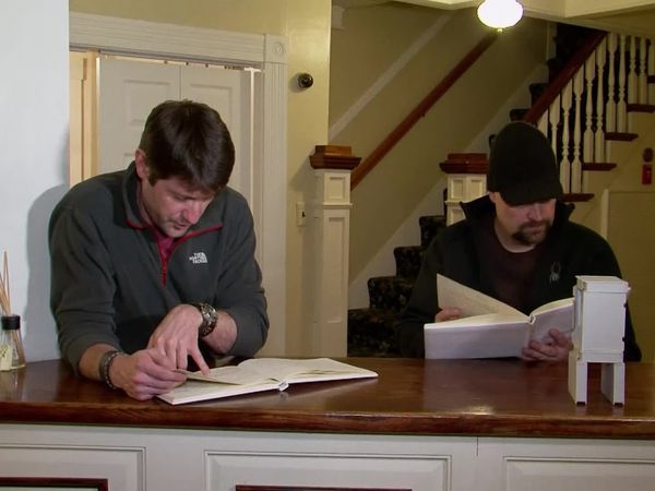 Ghost Hunters - Please Sign the Ghostbook