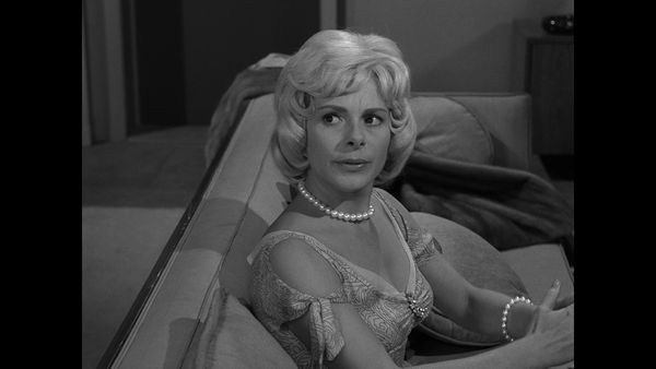 The Twilight Zone - A Most Unusual Camera