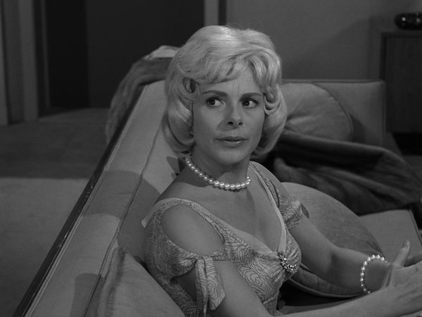 The Twilight Zone - A Most Unusual Camera