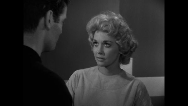 The Twilight Zone - Eye of the Beholder