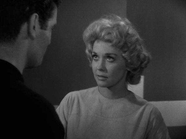 The Twilight Zone - Eye of the Beholder