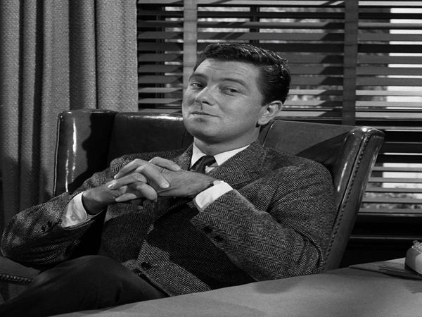 The Twilight Zone - Ring-A-Ding Girl