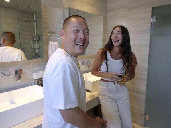 MTV Cribs LT - Debbie Mazar / Eddie Huang
