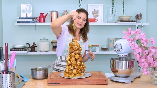 Ana Avellana - TORRE DE PROFITEROLES
