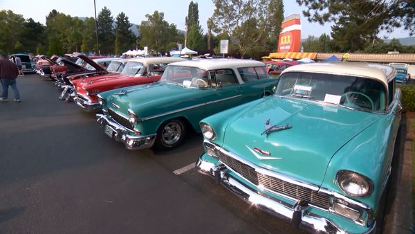 Mi Coche Clasico - Tri-5 Chevys en XXX Rootbeer Drive-In