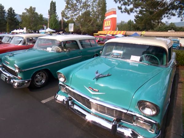 Mi Coche Clasico - Tri-5 Chevys en XXX Rootbeer Drive-In
