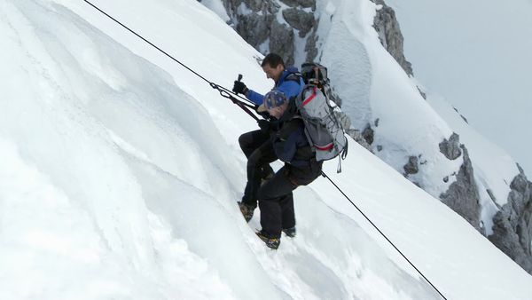 Running Wild With Bear Grylls - Bear Grylls, Jesse Tyler Ferguson