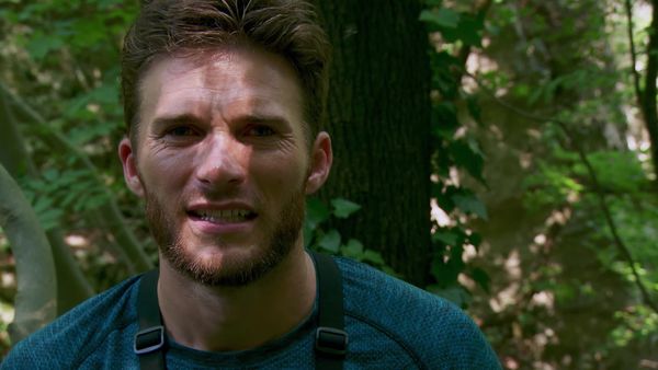 Running Wild With Bear Grylls - Bear Grylls, Scott Eastwood