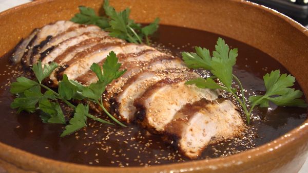 Mexico Un Plato a la Vez con Rick Bayless - El Mole es la Salsa Madre de Mexico