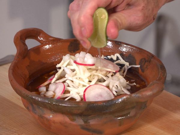 Mexico Un Plato a la Vez con Rick Bayless - Fiesta de Pozole Perfecta