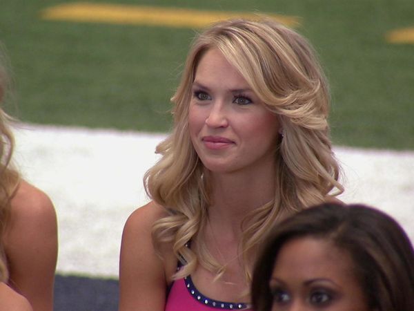 Dallas Cowboys Cheerleaders: Making the Team - Feltøvelse
