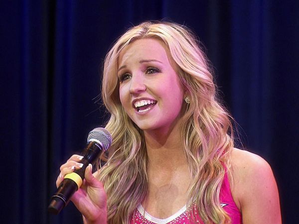 Dallas Cowboys Cheerleaders: Making the Team - Having A Bad Day
