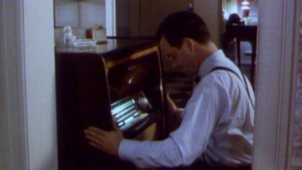 Tales from the Darkside - The Enormous Radio