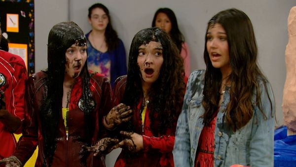 A Família Hathaway - Feira de ciências assombrada
