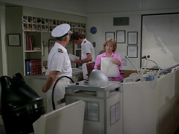 The Love Boat - Good Neighbors / Captain's Portrait/ Familiar Faces