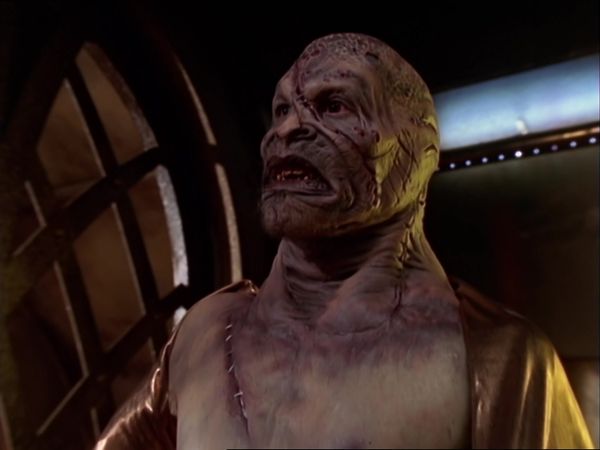 Farscape - Farscape: S1 E4 - Throne For A Loss