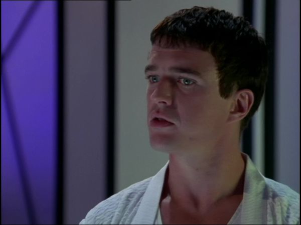 Farscape - Farscape: S2 E11 - Look At The Princess, Part 1: A Kiss Is But A Kiss