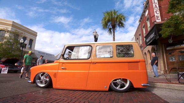 Mi Coche Clasico - Exhibición de Autos de 8 Banderas