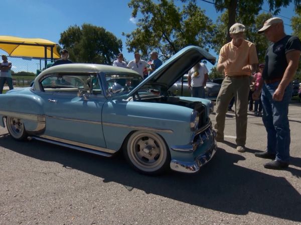 Mi Coche Clasico - Antiguo Recorrido por el Río Marais