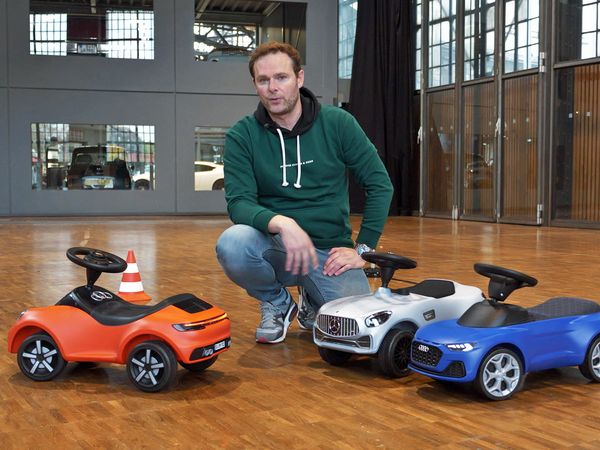 Bloch spielt - Der ultimative Bobby Car Test: Original vs. Porsche, Audi & AMG