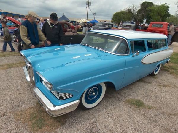 Mi Coche Clasico - El Lonestar Roundup