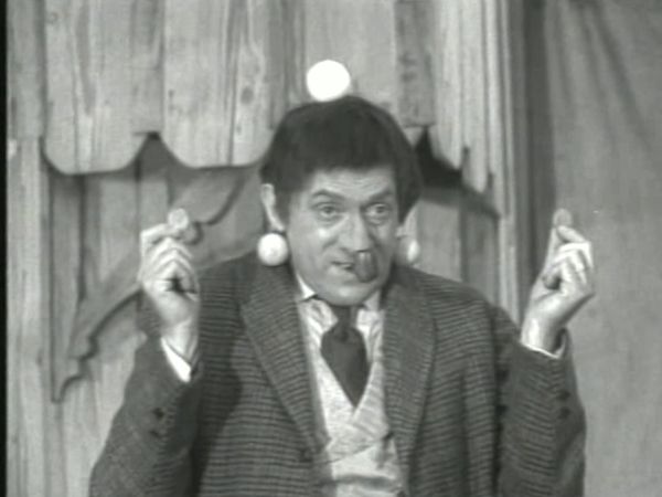 Annie Oakley - Sharpshooting Annie