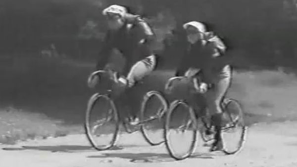 Annie Oakley - Annie and the Bicycle Riders