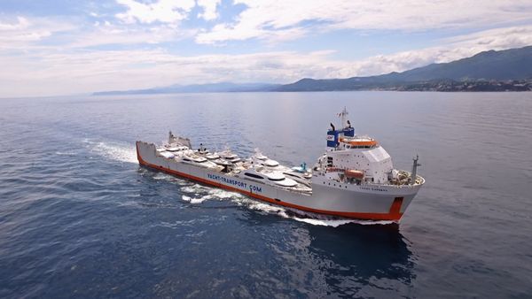 Mega Transports - Superyachts