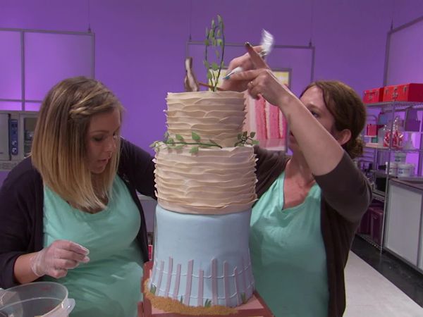 Cake Wars - The Knot