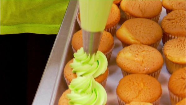 Cupcake Wars - Cupcakes: The Final Frontier