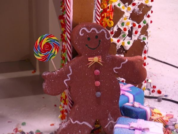 Cake Wars - Christmas: Ultimate Gingerbread House