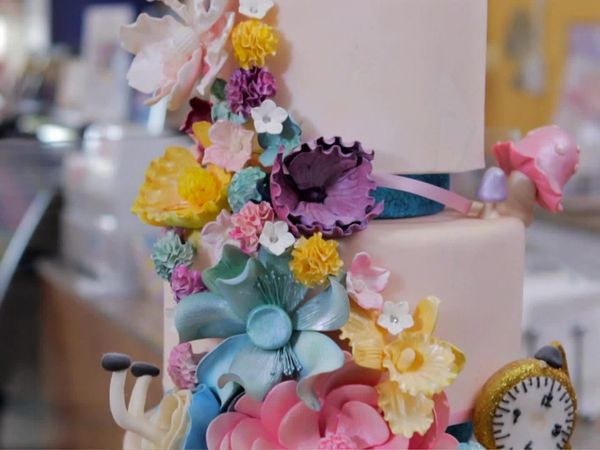 Cake Hunters - A Tale of Two Cities Wedding Cake