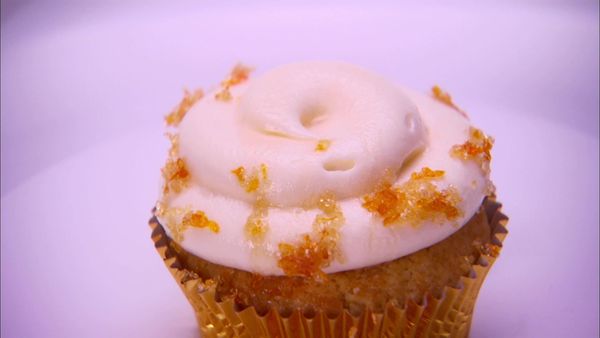 Cupcake Wars - Kate Walsh's Billionaire Boyfriend