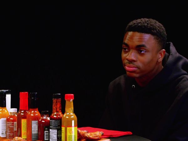 Hot Ones - Vince Staples Delivers Hot Takes While Eating Spicy Wings