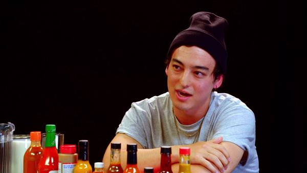 Hot Ones - Joji Sets His Face on Fire While Eating Spicy Wings