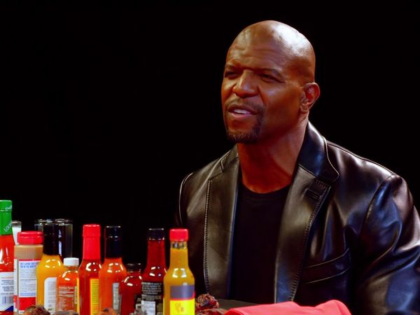 Hot Ones - Terry Crews Hallucinates While Eating Spicy Wings