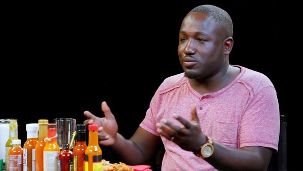 Hot Ones - Hannibal Buress Freestyles While Eating Spicy Wings