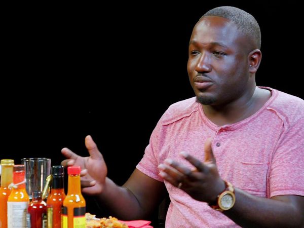 Hot Ones - Hannibal Buress Freestyles While Eating Spicy Wings