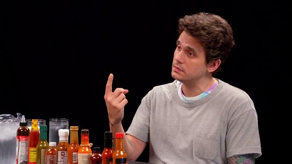 Hot Ones - John Mayer Has a Sing-Off While Eating Spicy Wings