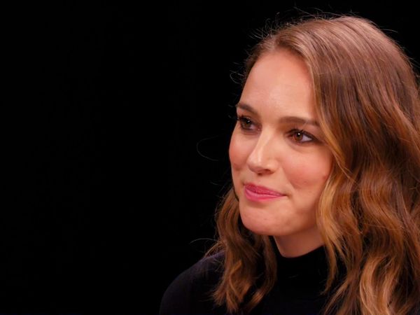 Hot Ones - Natalie Portman Pirouettes in Pain While Eating Spicy Wings