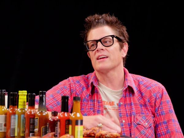 Hot Ones - Johnny Knoxville Gets Smoked By Spicy Wings