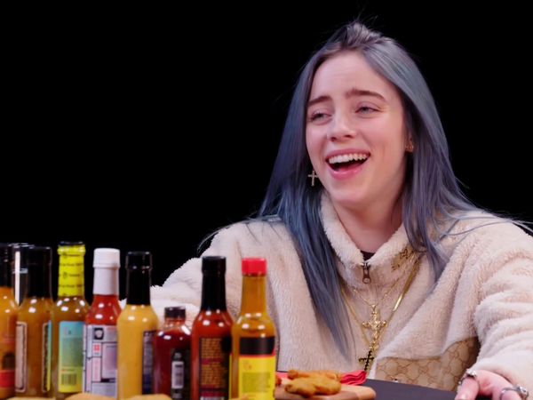 Hot Ones - Billie Eilish Freaks Out While Eating Spicy Wings