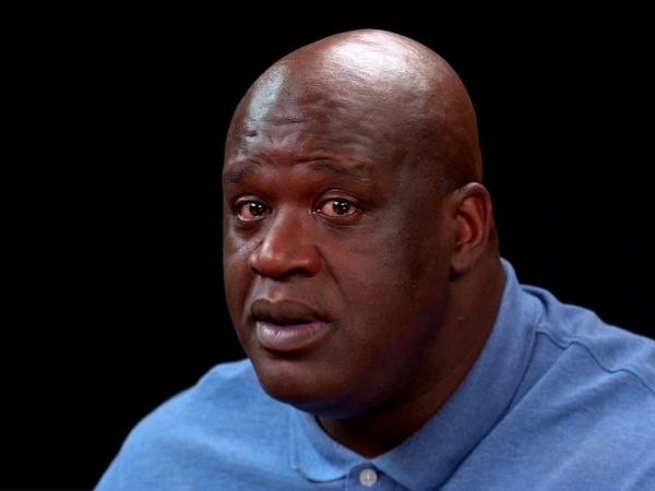 Hot Ones - Shaq Tries to Not Make a Face While Eating Spicy Wings