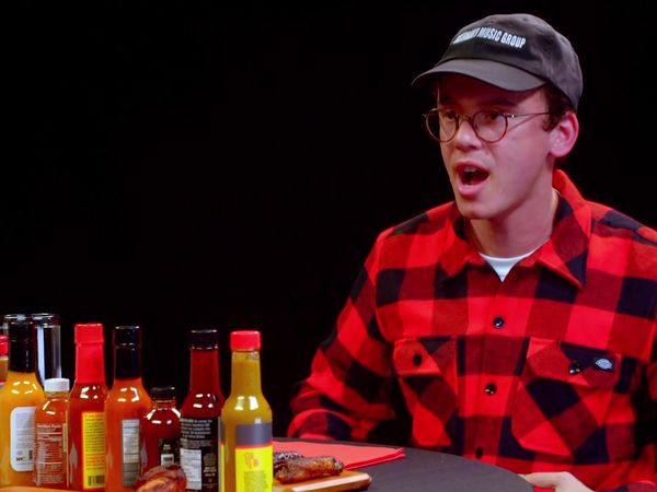 Hot Ones - Logic Solves a Rubik's Cube While Eating Spicy Wings