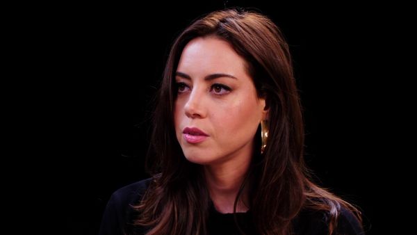 Hot Ones - Aubrey Plaza Snorts Milk While Eating Spicy Wings