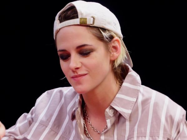Hot Ones - Kristen Stewart Brings the Angels to Eat Spicy Wings