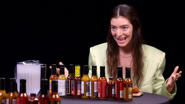 Hot Ones - Lorde Drops the Mic While Eating Spicy Wings